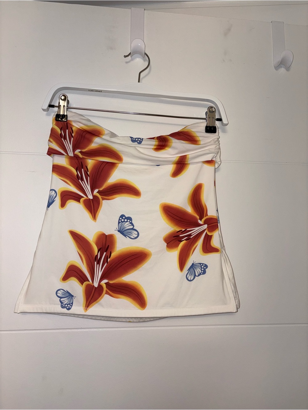 Shoulder-Less Maple Leaf Top - Picture 3 of 5